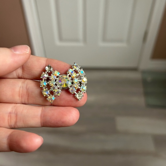 4/$50 Aurora Boralis Elegant Silver Crystal Brooch 🙋♀️ - Picture 3 of 8